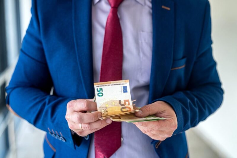 Augmentations 2025 : ce que votre patron vous donnera et ce que vous pourriez EXIGER pour ne pas perdre du pouvoir d’achat