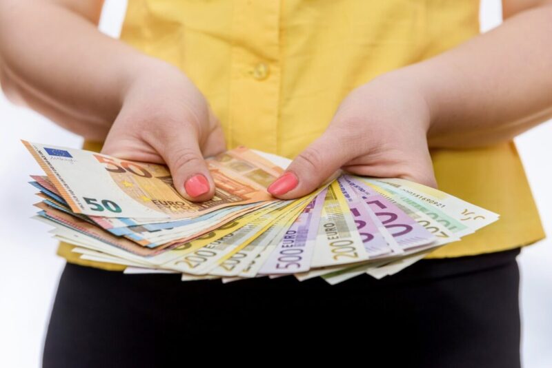 5 métiers recherchés toute l'année pour un salaire de plus de 3100€ et sans diplôme